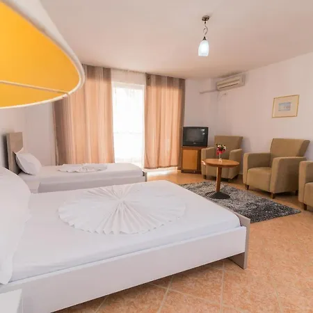 Rafaelo Comfort & Family 4* Lezhë